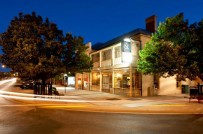 Cobb & Co Court Boutique Hotel